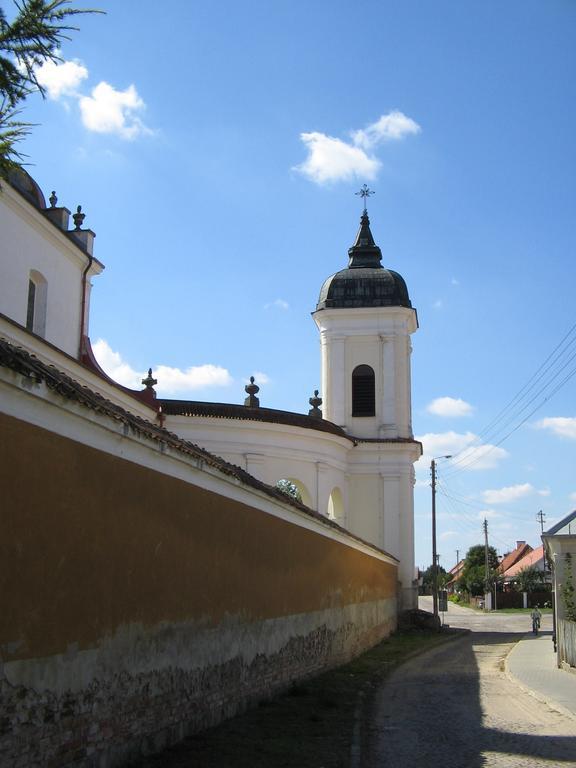 Апартаменти Dom Pod Czarnym Bocianem Тикоцін Екстер'єр фото